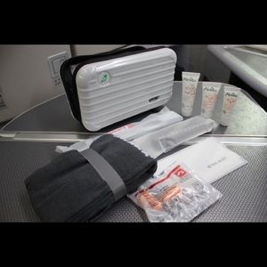 EVA AIR Rimowa Night kit (pearl white)